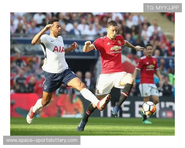 登贝莱重返雷恩：赛前获赠纪念海报，青训毕业生温情时刻